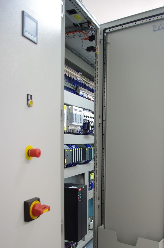 control-cabinet-778666_1280